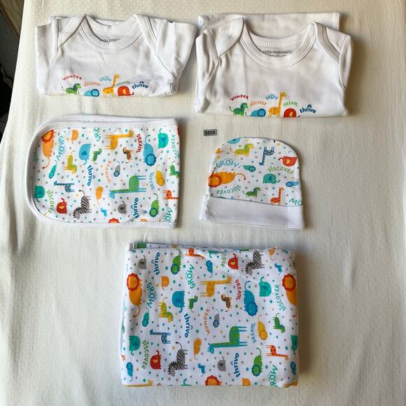 Set of 5 Baby Boy Girl Shirt Sleepwear Hat Blankets Long Sleeve size 0-6M White - Picture 2 of 6